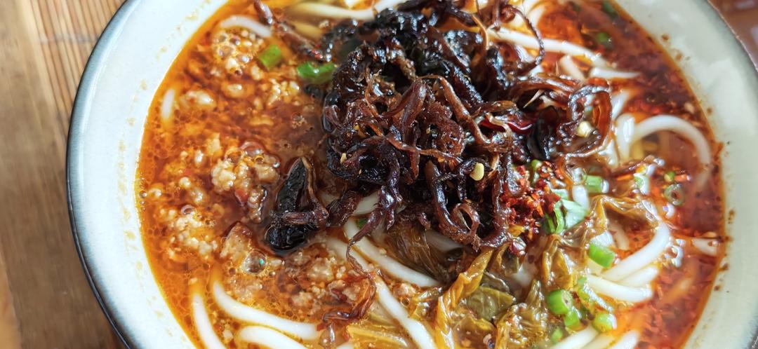 大锅米线（焖肉帽子）