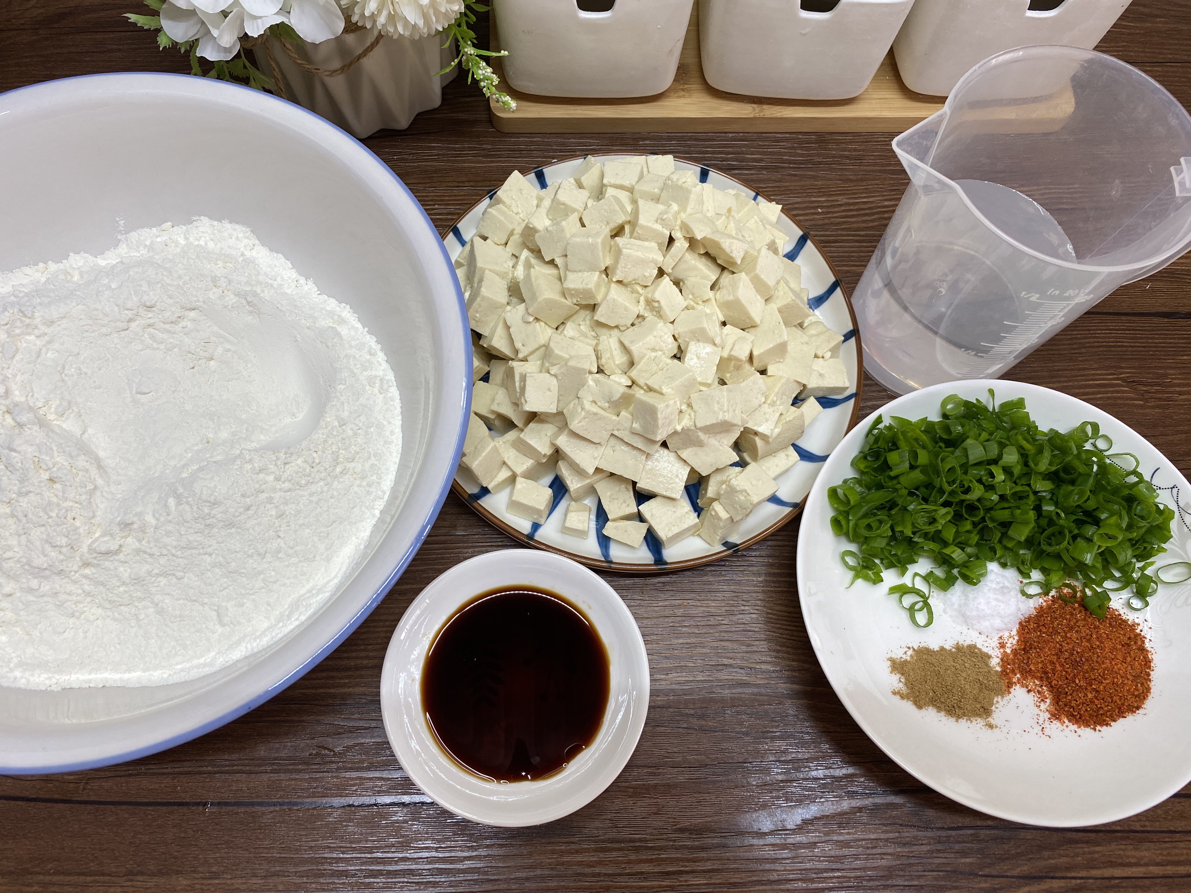 麻辣豆腐包子 麻辣鲜香 给肉的都不换 附细节视频详解的做法 步骤1