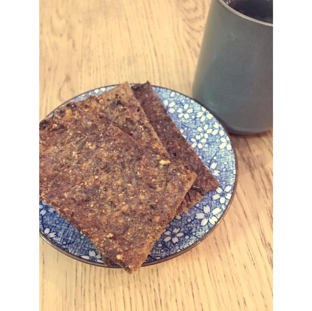 胡萝卜坚果薄饼丨健康·零食<好好吃饭1>