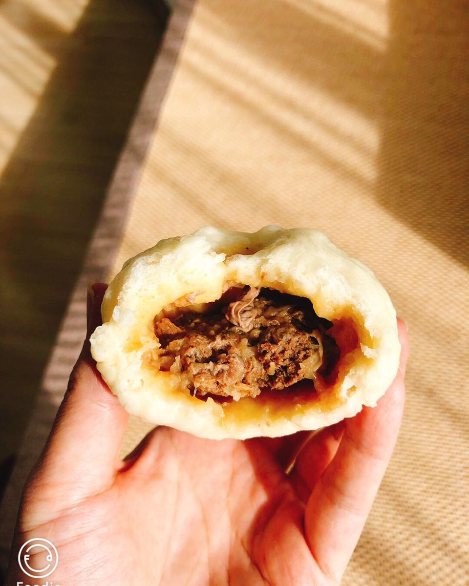鲜美多汁的洋葱牛肉包子
