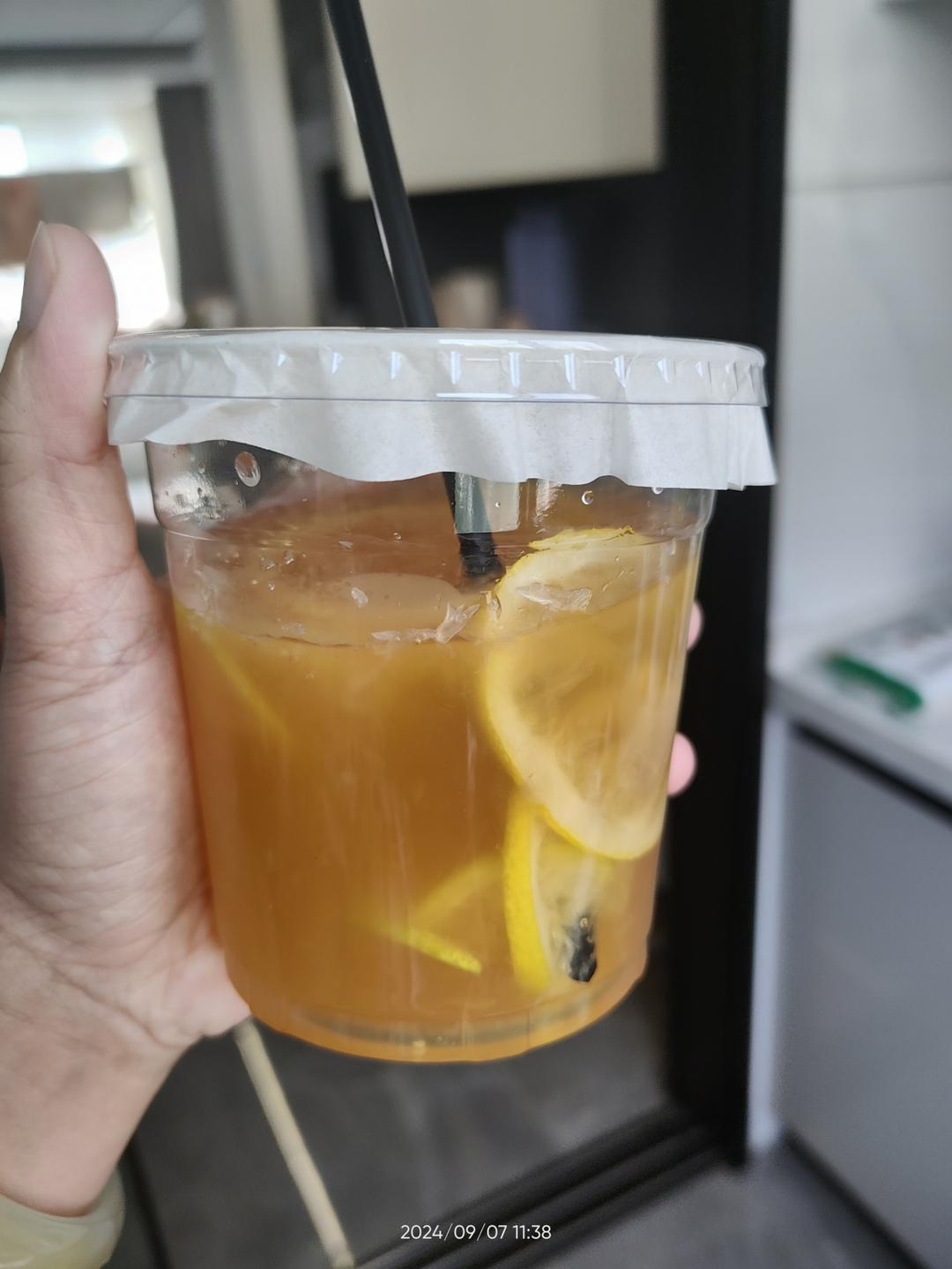 自制超大桶冰红茶️🍋！冰冰凉凉很清爽！