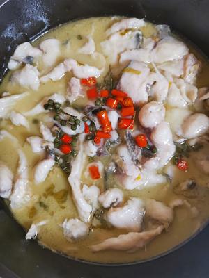 健康酸菜鱼，含片鱼片手法，成品汤美味，肉嫩滑的做法 步骤17