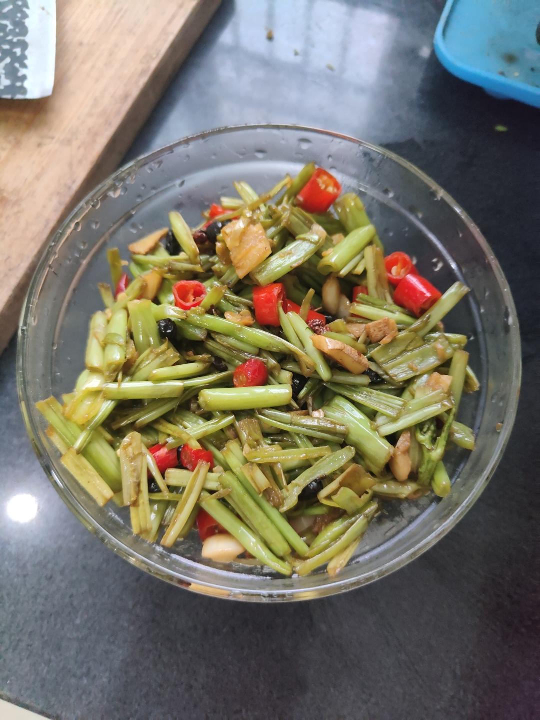 辣椒炒空心菜梗