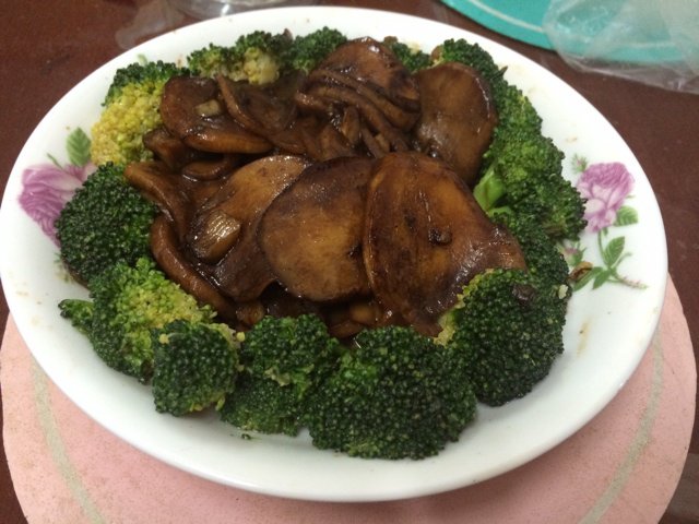 杏鲍菇扣西兰花