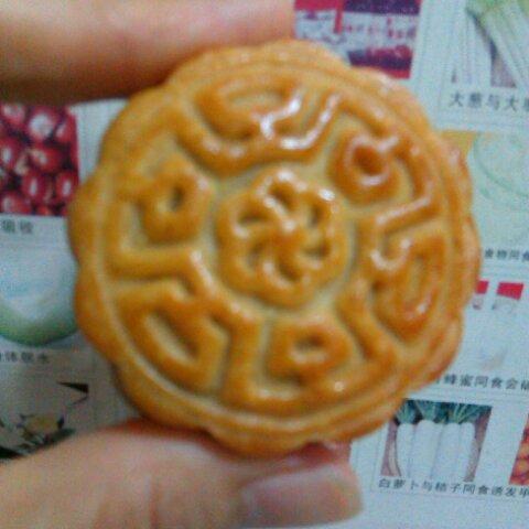 广式月饼—蛋黄芝麻月饼