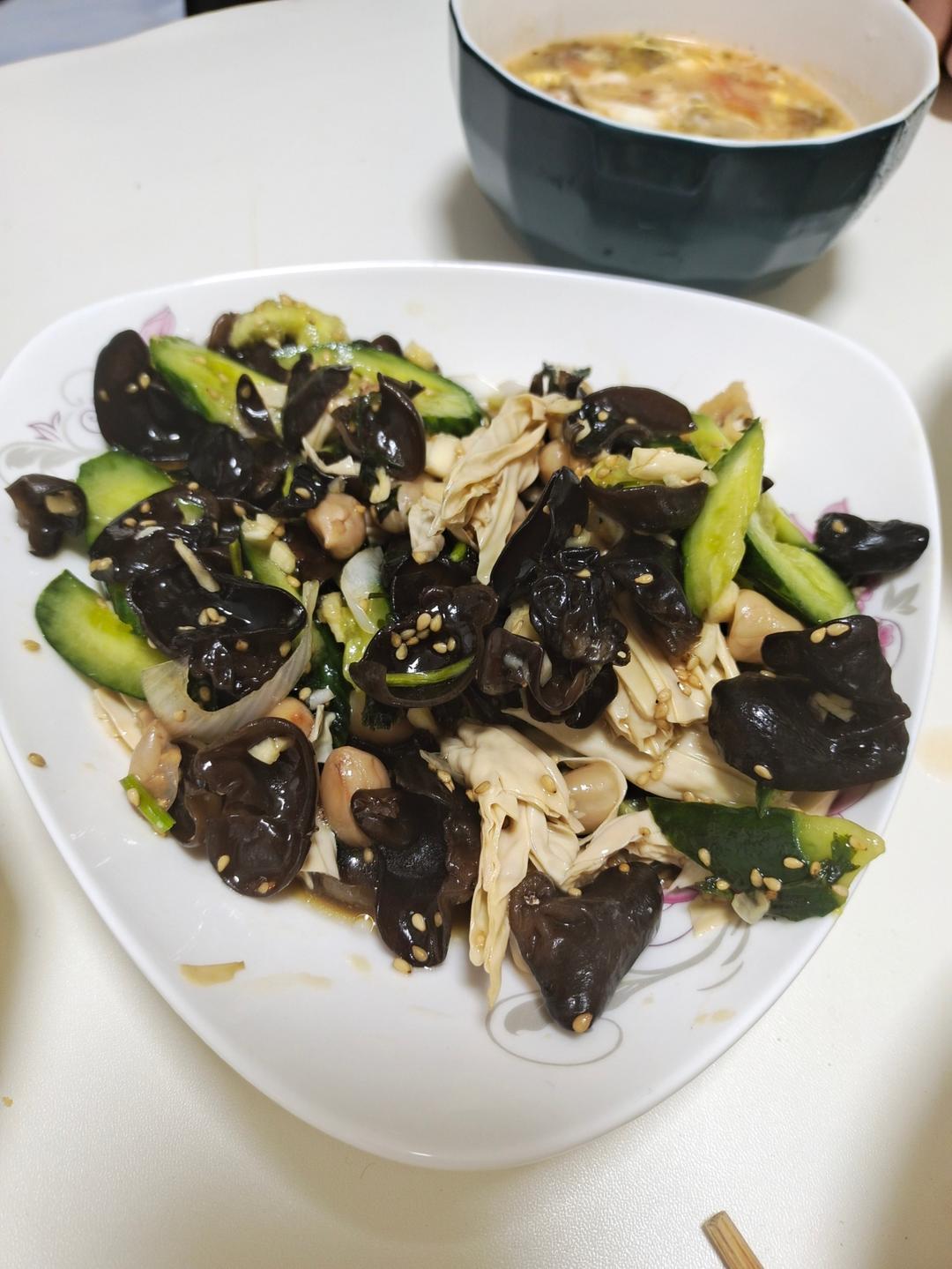 凉拌（腐竹木耳黄瓜）
