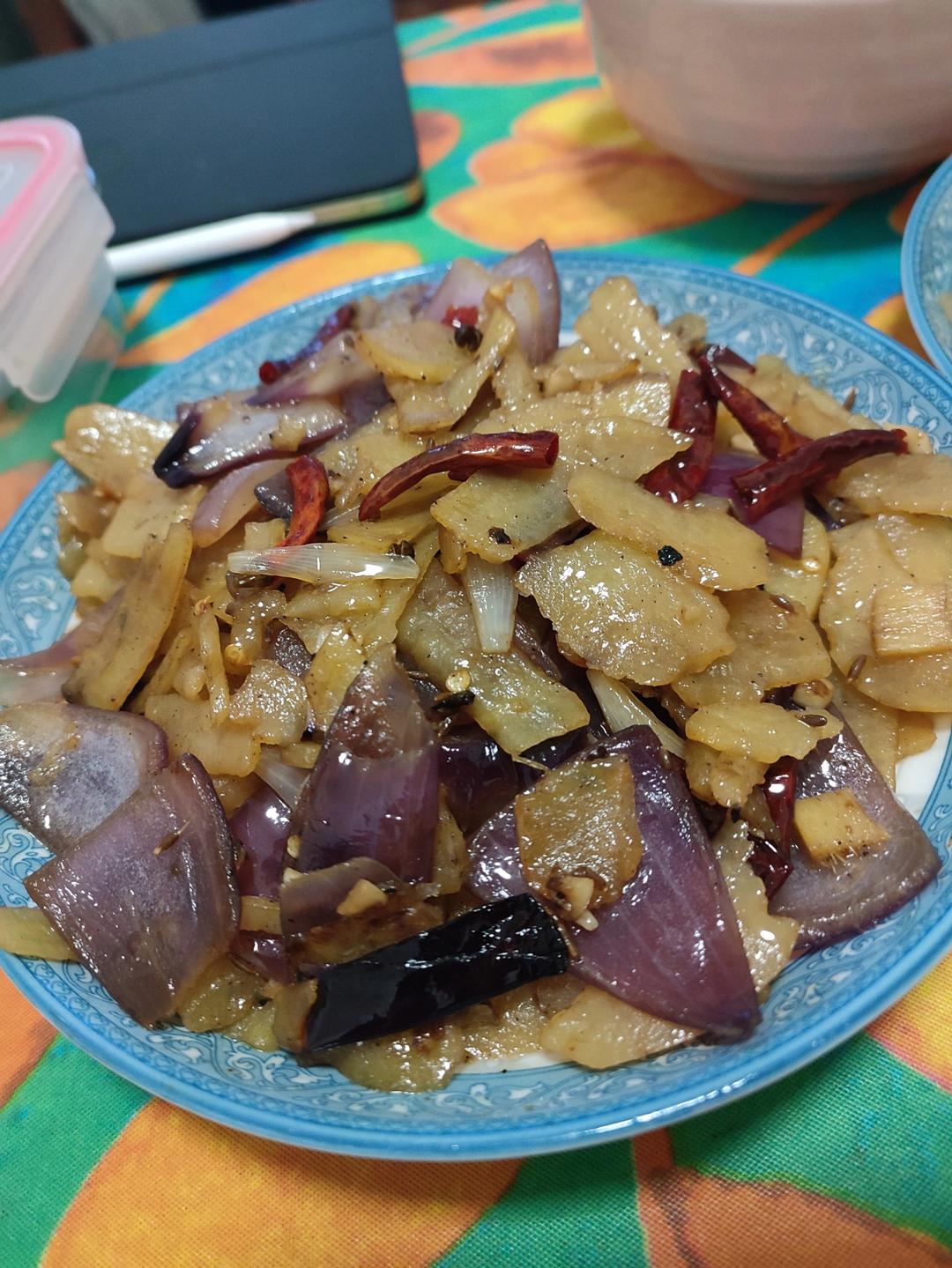 边吃边流泪的「孜然土豆片」