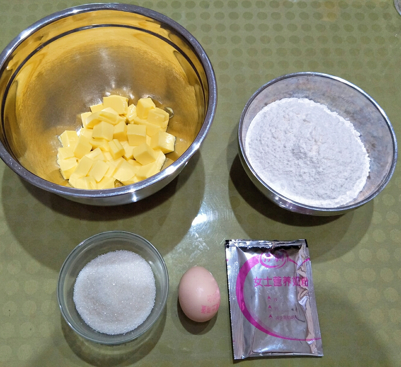 奶油皮豆沙蛋黄月饼的做法 步骤1