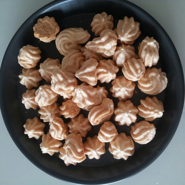 向往美好1做的蛋白霜饼干