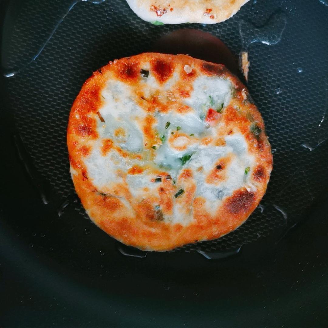 万能饼皮韭菜鸡蛋馅饼，满满的馅大大咬一口