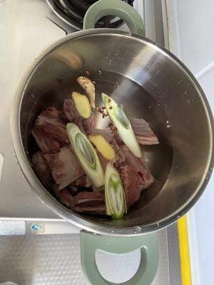 冬日暖身汤-清炖羊排萝卜汤的做法 步骤3