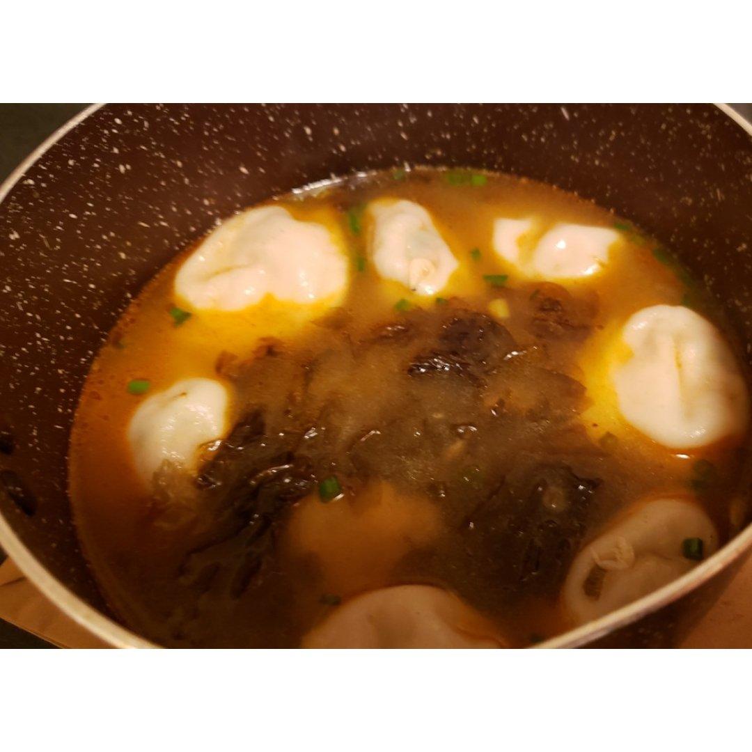 酸汤饺子