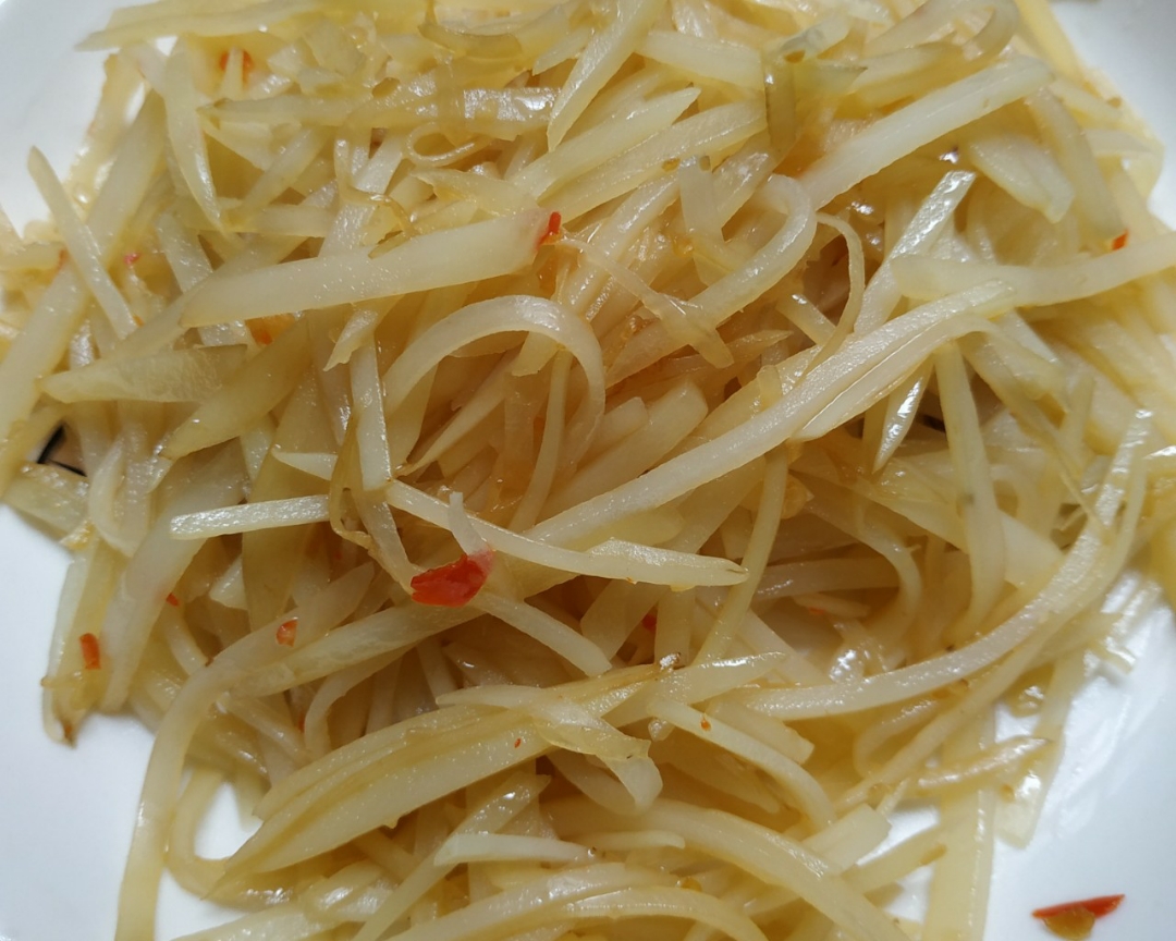 ♬ 酸辣土豆丝♬ 简单好吃的做法
