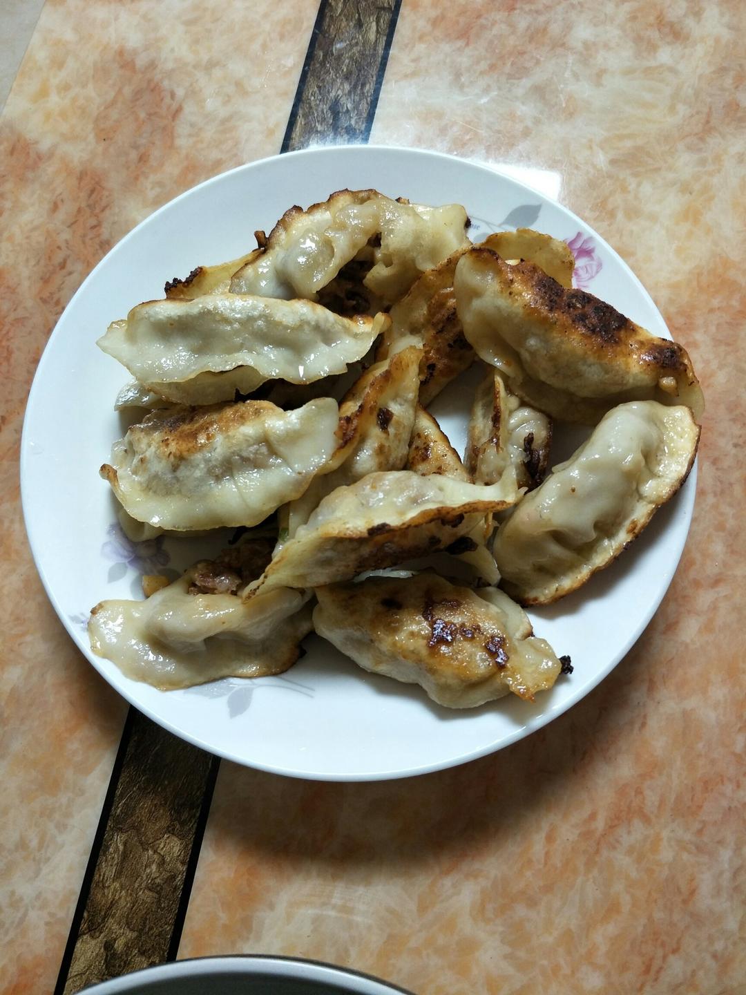 锅贴饺子