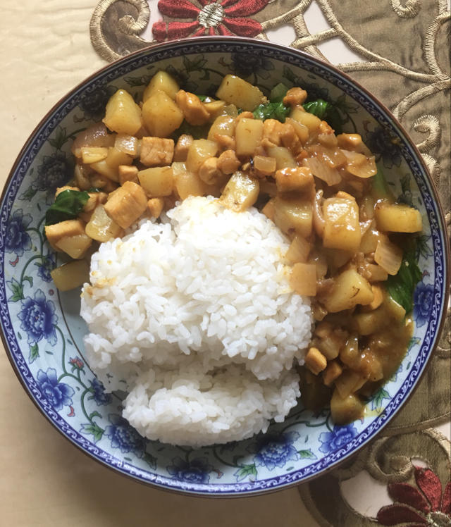 土豆咖喱鸡肉饭