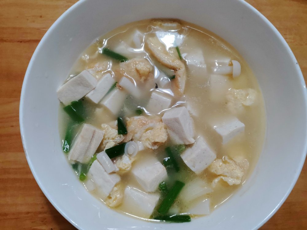 海鲜菇鸡蛋豆腐汤