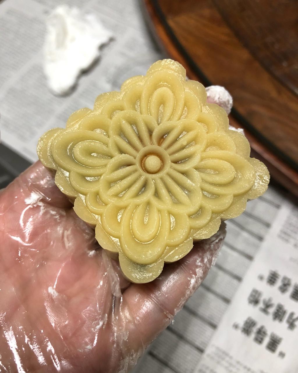 广式月饼—蛋黄莲蓉月饼