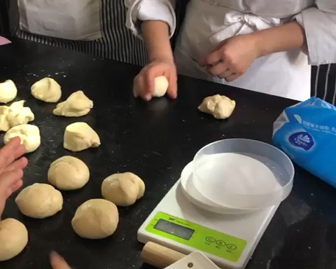 葱油火腿面包的做法 步骤4
