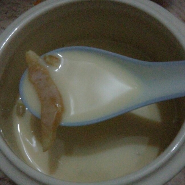 牛奶煲鱼胶桂圆