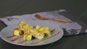早餐蛋卷 | 爸爸厨房 VOL . 128 J鸡蛋香菇 胡萝卜 橄榄油 盐 黄油的做法 步骤16