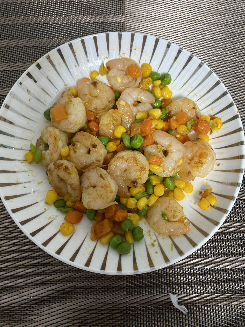 青豆，胡萝卜，玉米炒虾仁。