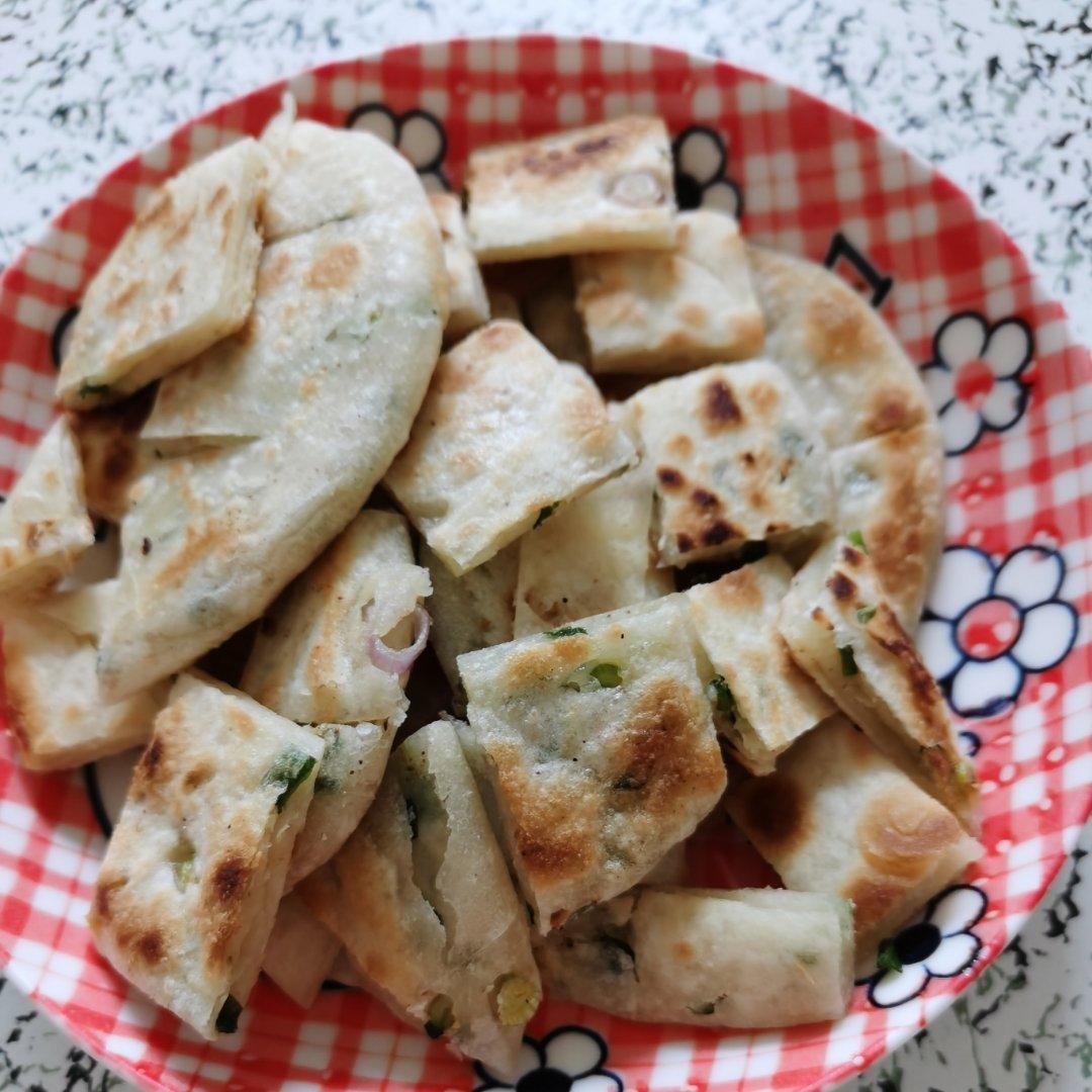 葱油饼（面粉吸水量不一样、水慢慢加）
