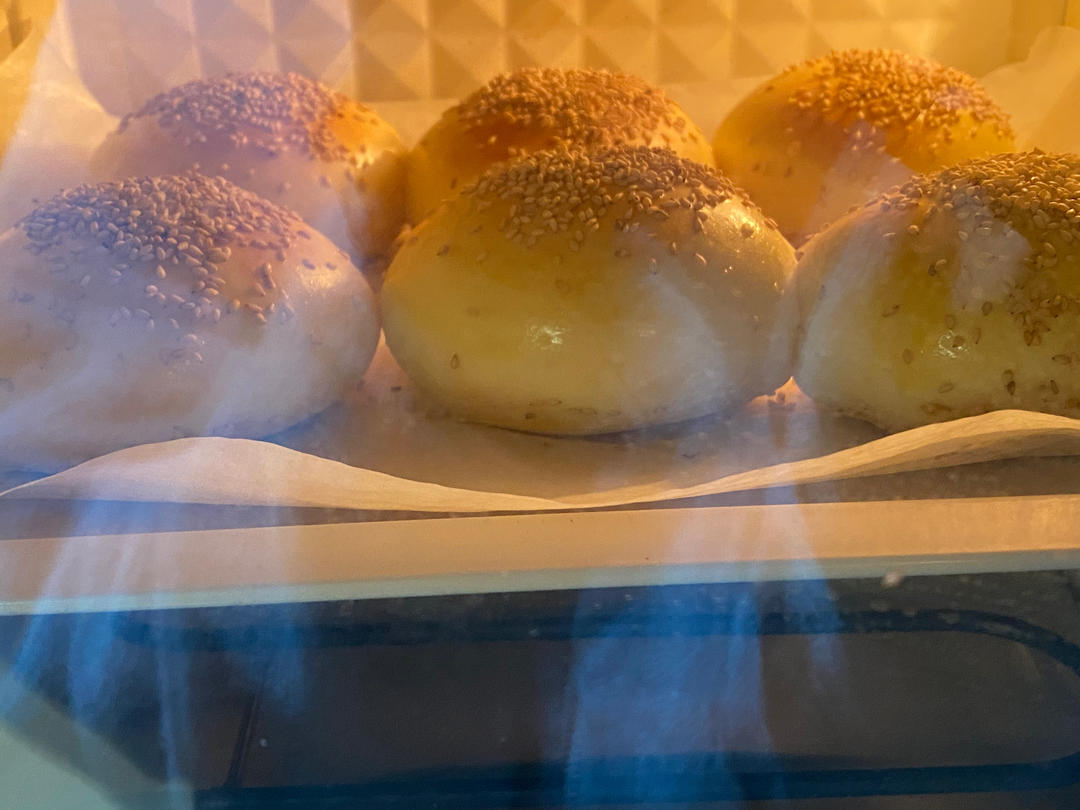 汉堡胚餐包（超百搭手揉面团-详细步骤视频）