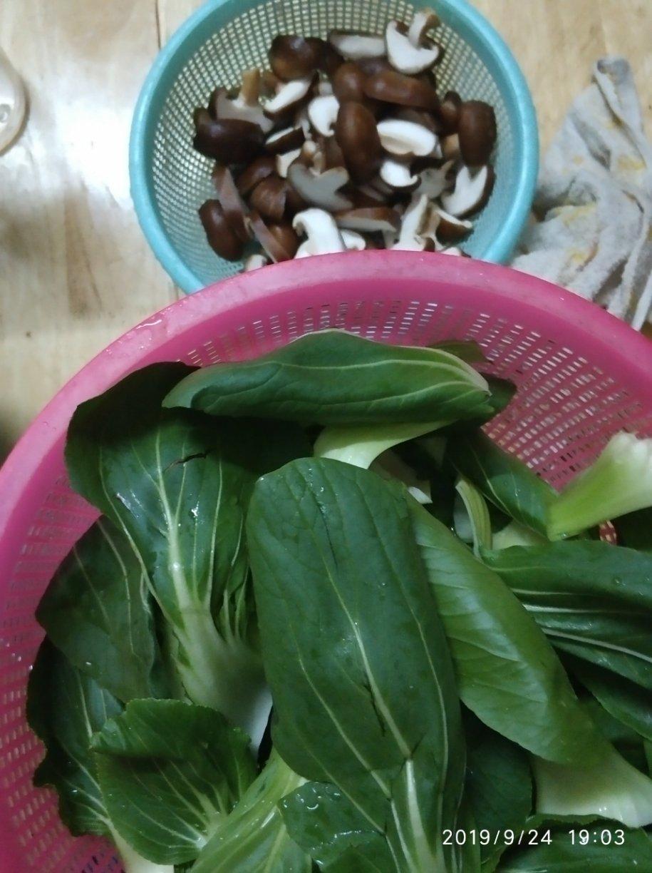 简易版香菇扒油菜