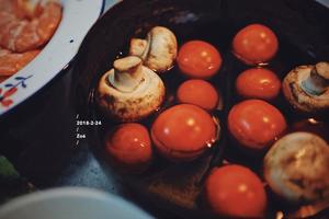 双孢菇茄汁小白菜的做法 步骤1