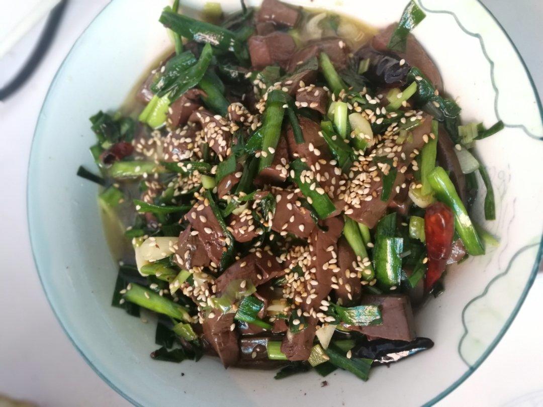 韭菜炒鸭血