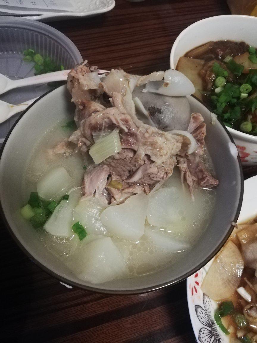 棒骨萝卜汤