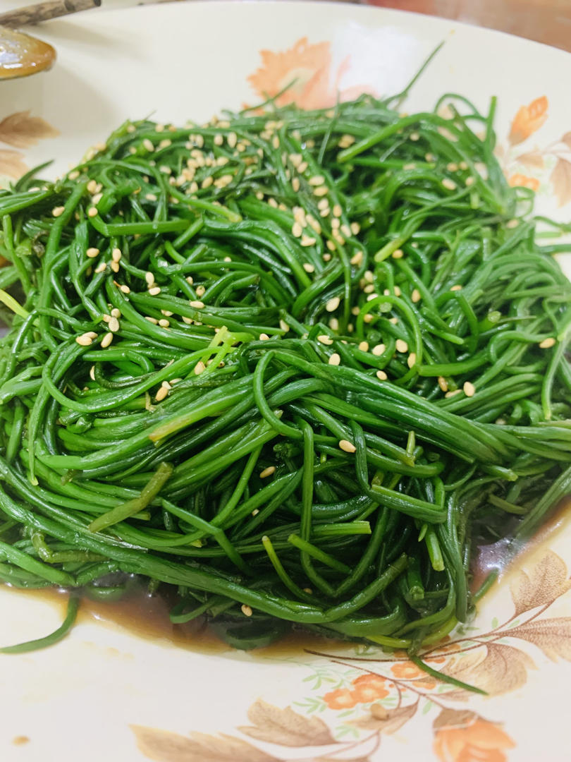 绿脆绿脆的凉拌沙葱