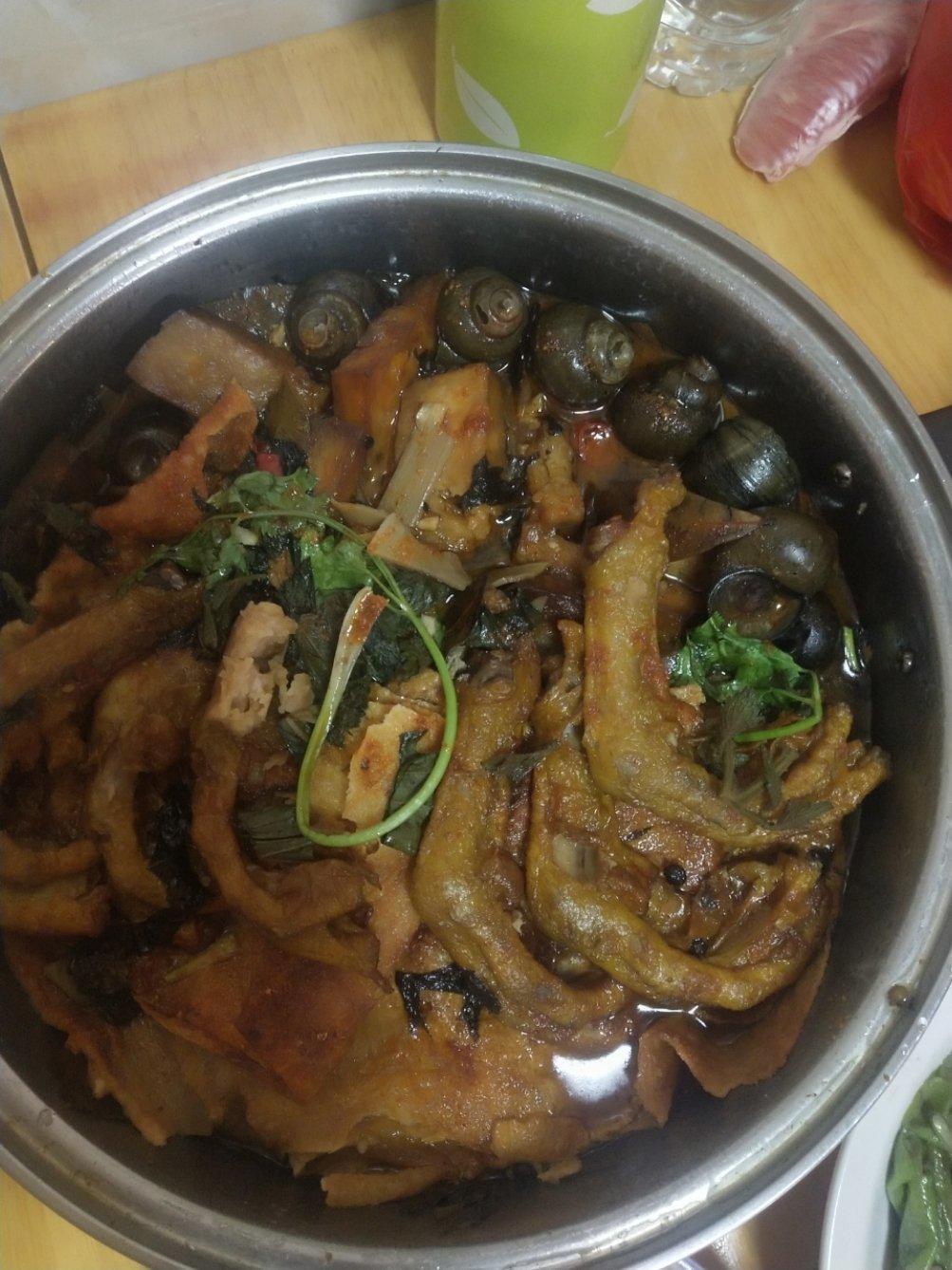 带皮鸭脚田螺煲