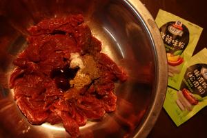 香菜牛肉燕麦粥🥣Savory Oatmeal w/ Beef & Cilantro的做法 步骤1