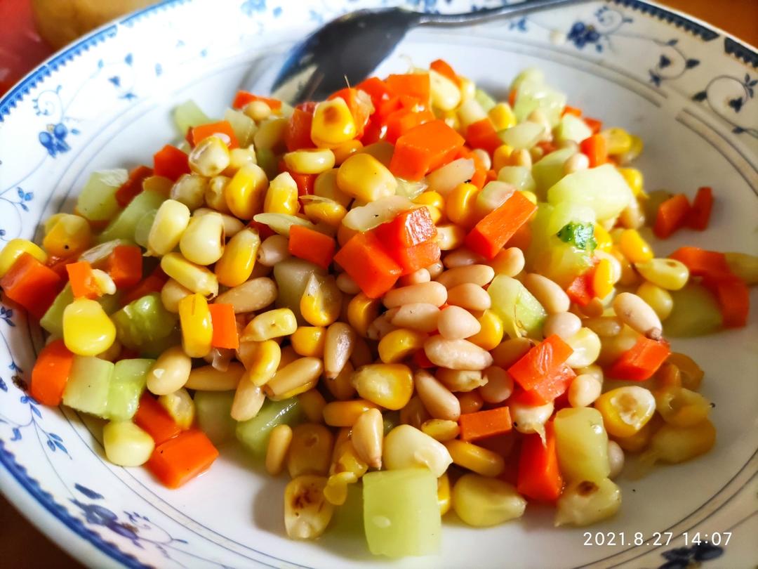 营养素食松仁玉米