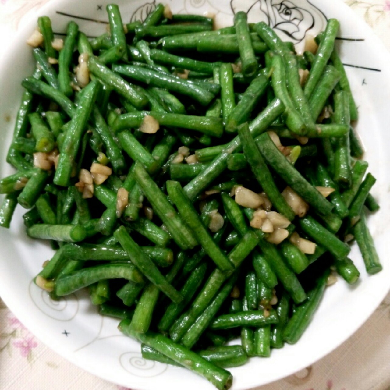 蒜炒豇豆（长豆角）