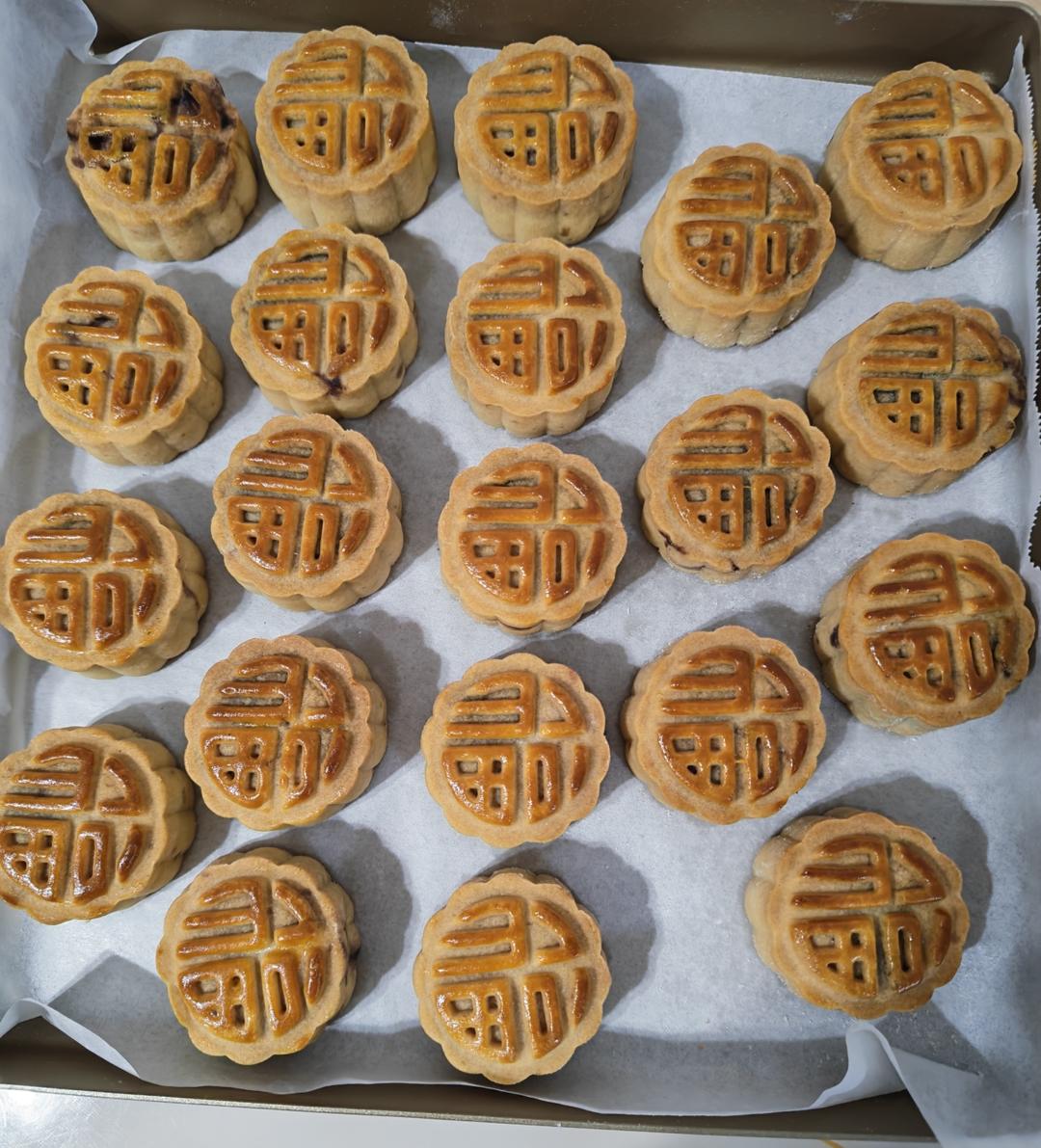 广式豆沙蛋黄月饼（步骤超详细，新手适用）