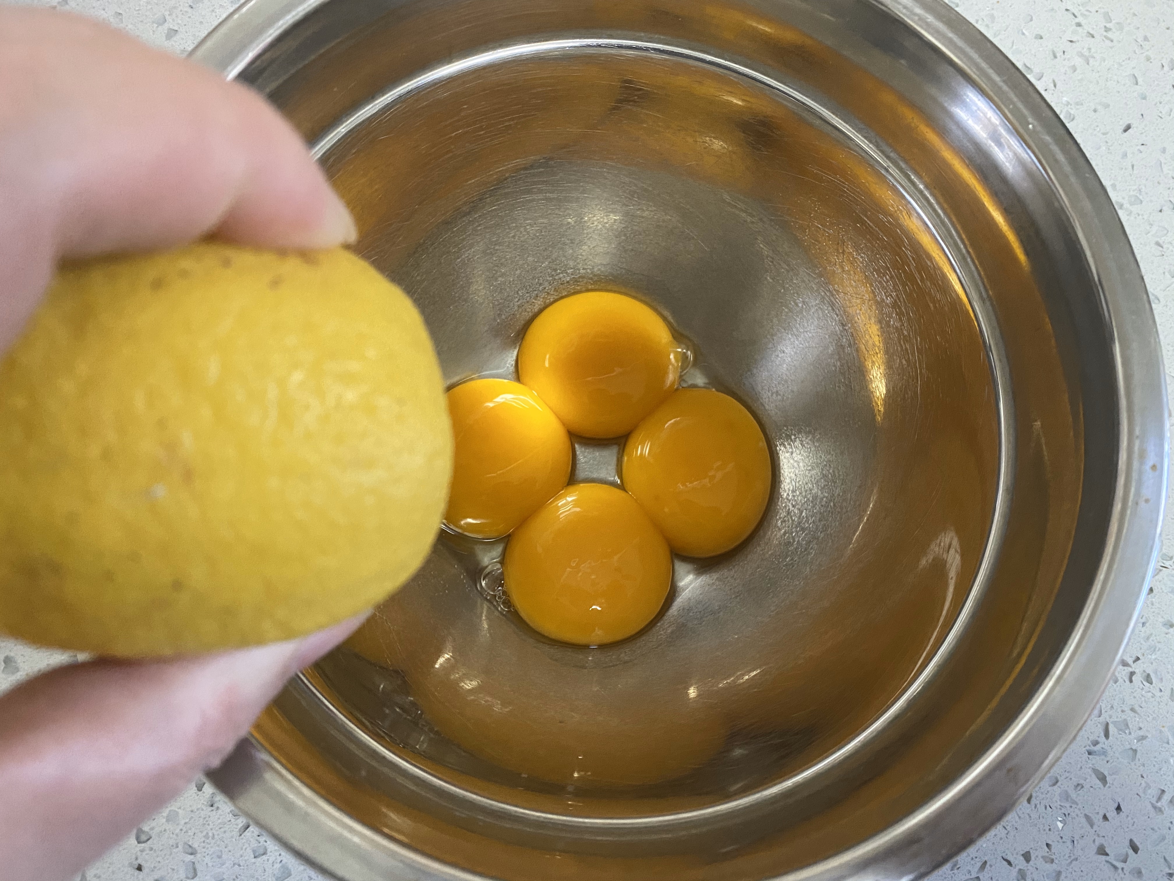宝宝无糖蛋黄溶豆（蔬菜、水果）有打发蛋黄及制作视频的做法 步骤2