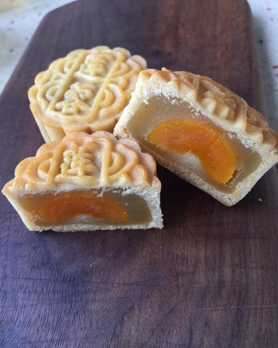 广式莲蓉蛋黄月饼