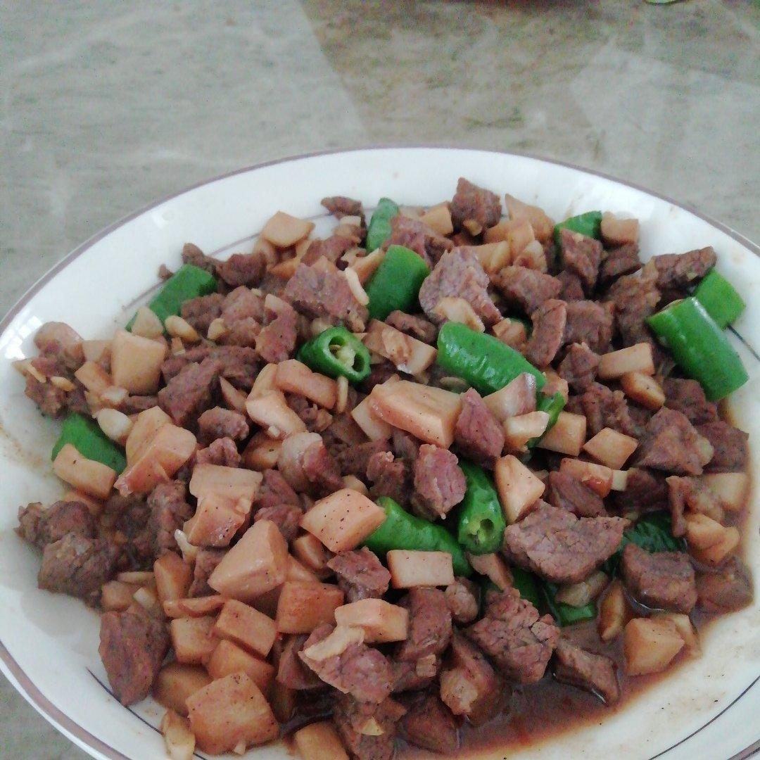 黑椒杏鲍菇牛肉粒