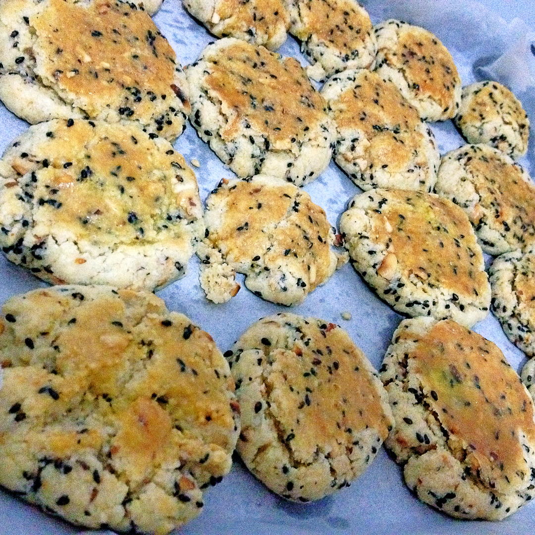 杏仁粉黑芝麻芝麻酥饼