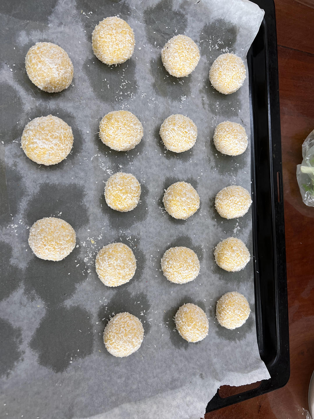 下午茶小点心：奶香椰蓉酥球