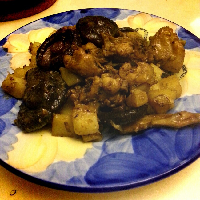 香菇土豆炖鸡肉