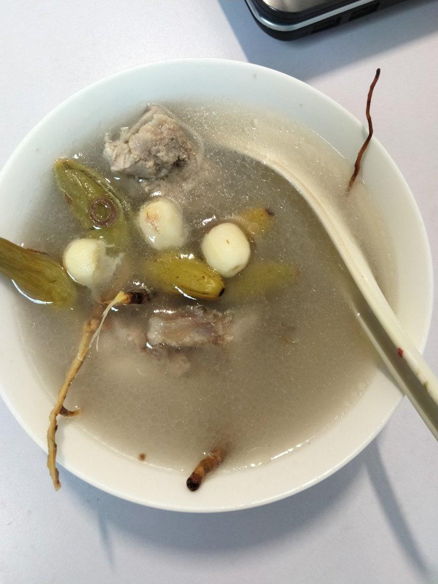 新汤谱！祛暑生津！下火润肺！养内伤，治牙疼！老少皆宜！石橄榄莲子排骨汤！