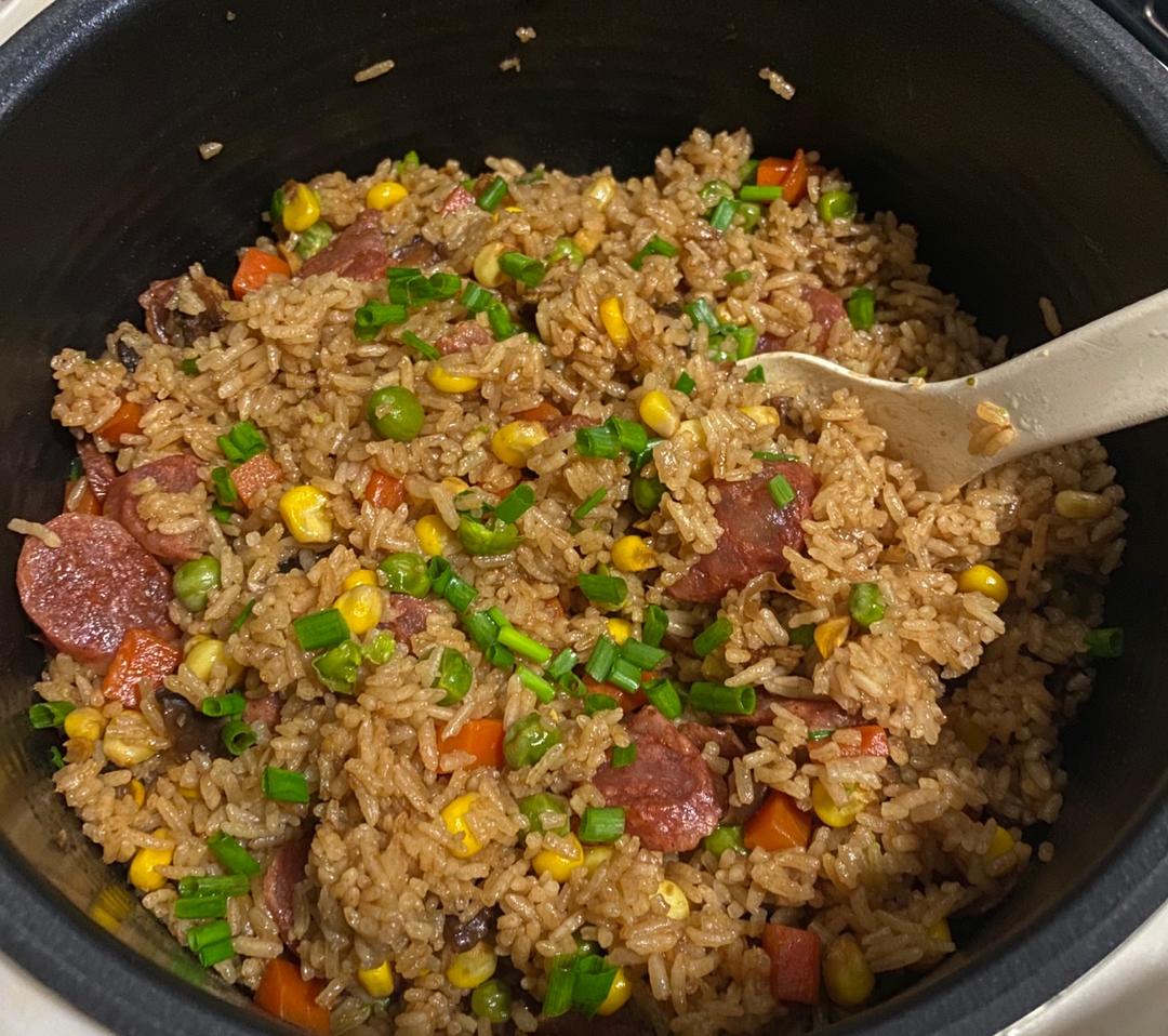 懒人必备～电饭煲腊肠焖饭