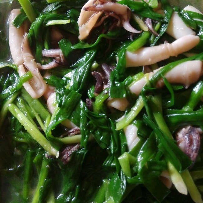 嫩韭菜炒墨鱼仔