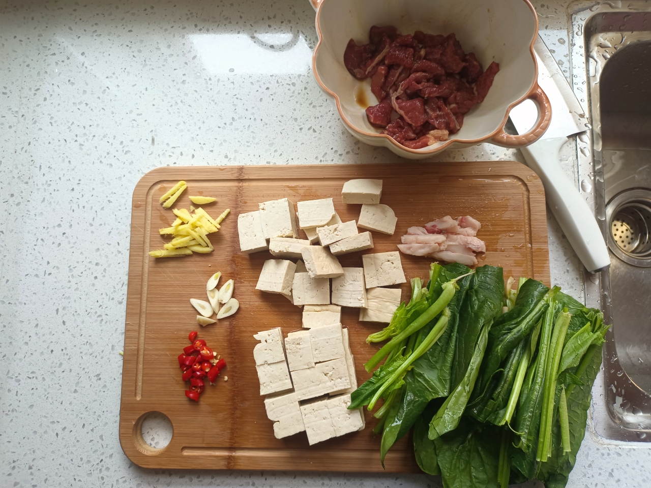 牛肉菠菜豆腐汤的做法 步骤1