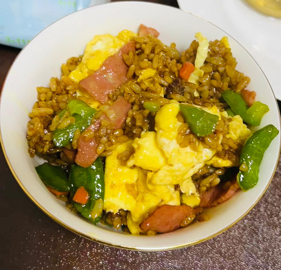 超级好吃的酱油火腿蛋炒饭！