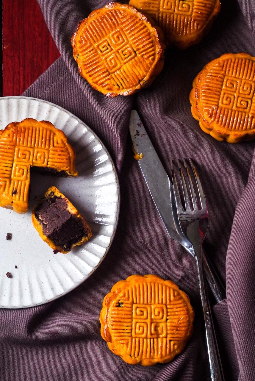 广式月饼－－蛋黄豆沙月饼