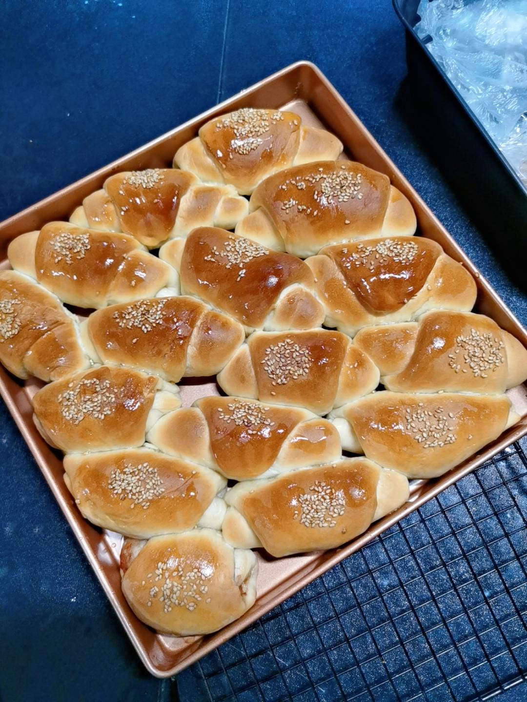 放几天都超级软的奶香小牛角排包